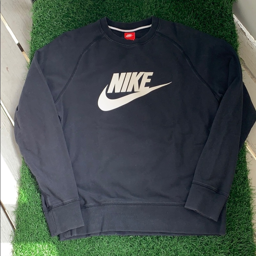 Nike Crewneck Sweatshirt.